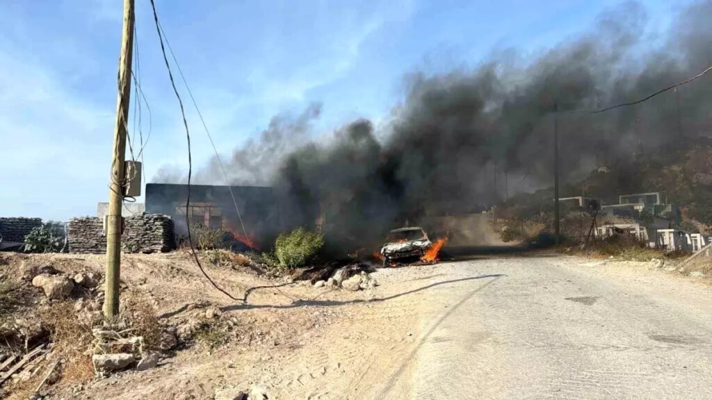 Bodrum’da Atık Yakma Yangınında Otomobil Tamamen Yandı