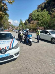 Kuşadası ve Kuyucak’ta Motosiklet ve Bisiklet Sürücülerine Bilgilendirme