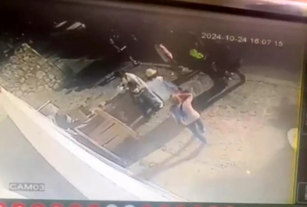 Bodrum’da Motosiklet Trafikten Men Edilince Sürücü, Polisin Motosikletine Tekme Attı