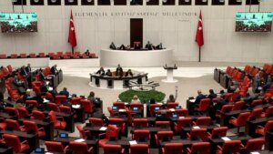 CHP’li Bülbül, Depreme Dayanıksız Okulda Eğitimin Devam Etmesine Tepki Gösterdi