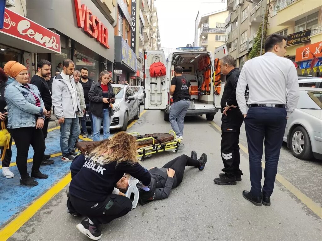 Nazilli’de Elektrikli Bisiklet Yaya Çarptı: 2 Yaralı