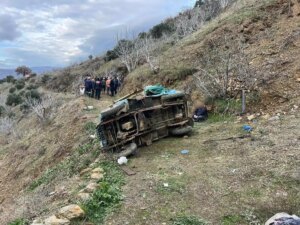 Zeytin Hasadına Giden İşçileri Taşıyan Cip Uçuruma Yuvarlandı: 1 Ölü, 6 Yaralı