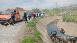 Aydın’da otomobil sulama kanalına uçtu