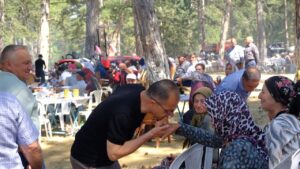 Başkan Doğanca vatandaşla iç içe: Görüş ve talepleri dinledi