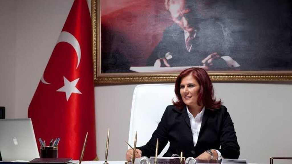 Özlem Çerçioğlu CHP’den istifa etti