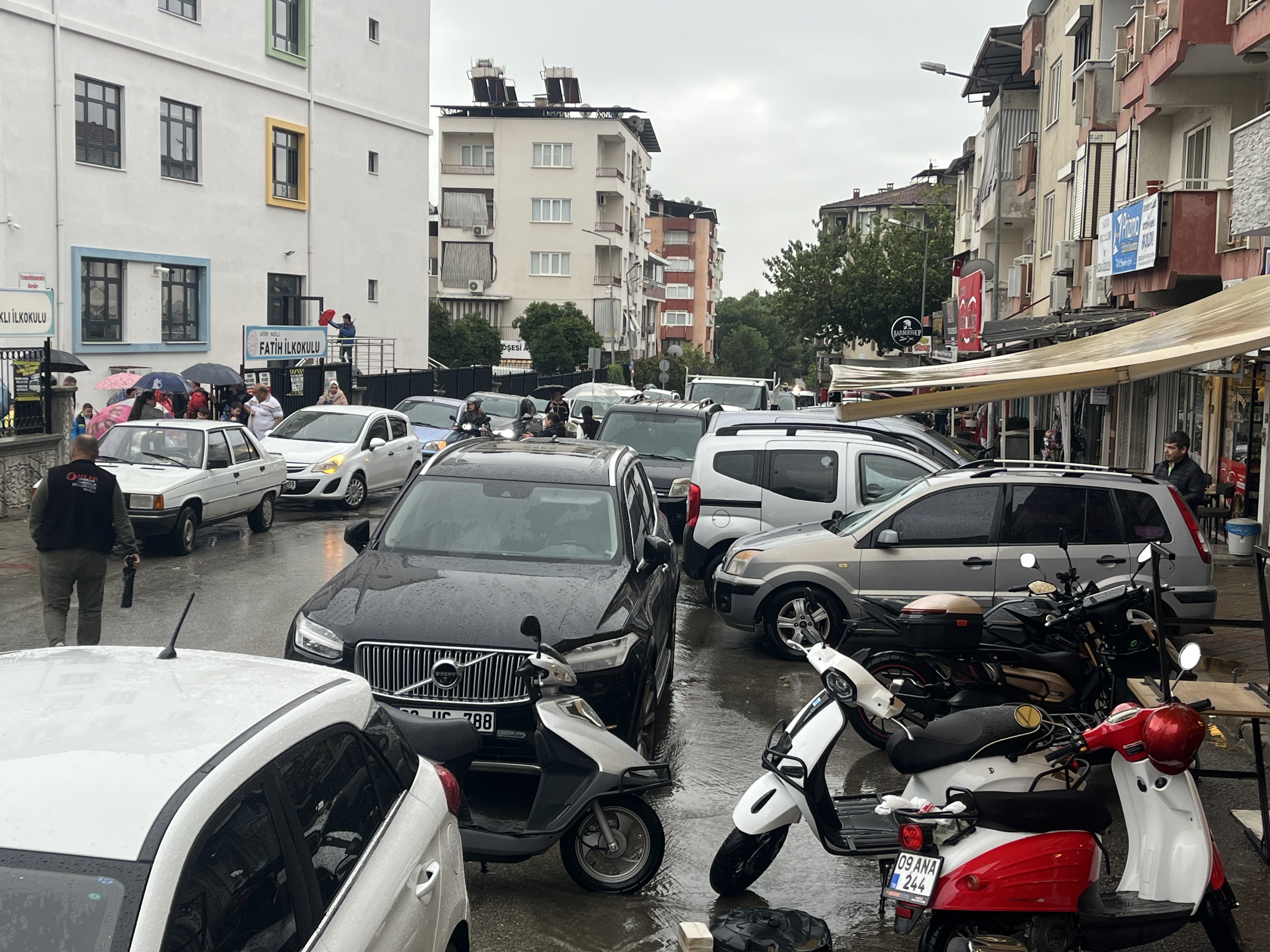 Nazilli’de sağanak yağış hayatı olumsuz etkiledi