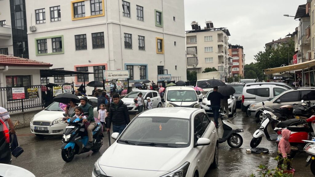 Nazilli’de sağanak yağış hayatı olumsuz etkiledi